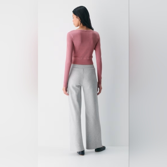 ARITZIA HomeStretch Rib V-Neck Waist Button-Up Top. Size Large. - Picture 3 of 16